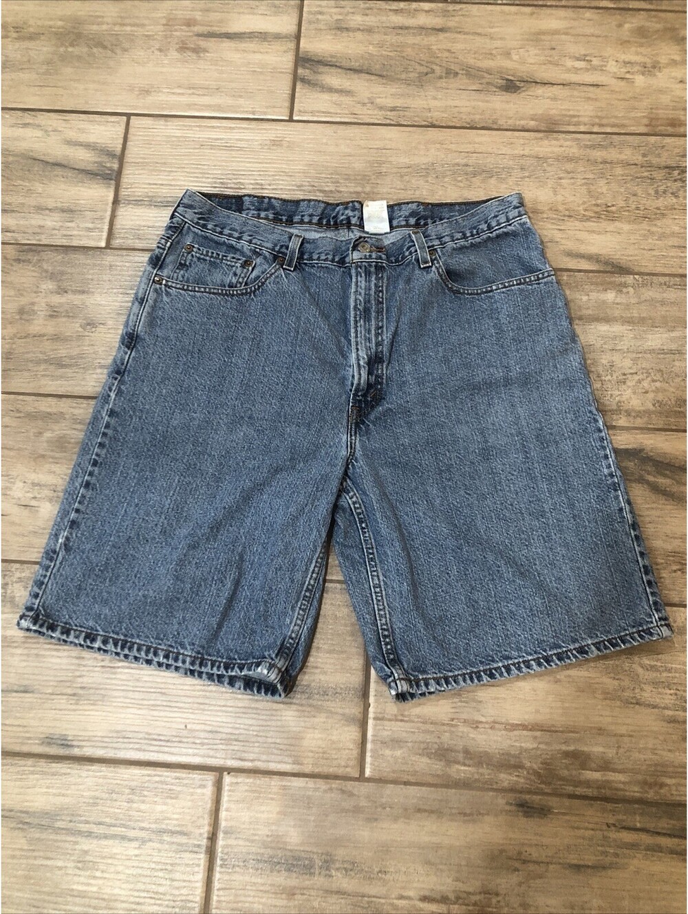 Levis 550 Mens Relaxed Fit Denim Shorts Blue Mid Wash Size 38 2005 Y2K Vtg Jorts